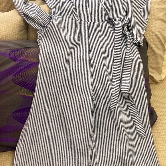 Old Navy white & gray striped tie-belt jumpsuit - Picture 3 of 7